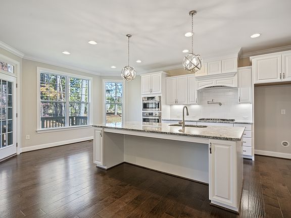 Fairview Park The Belhaven 3432 South Pointe Drive - Kitchen with Breakfast Nook