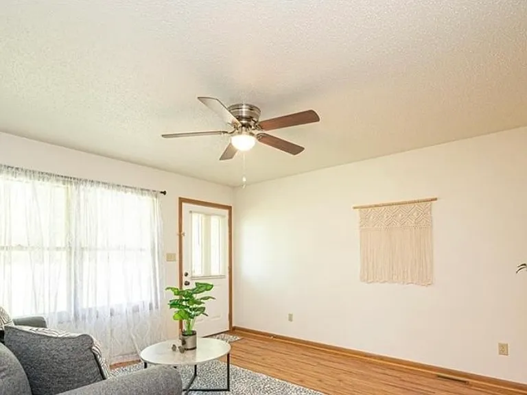 405 N Center St — Photo 6