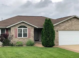 12684 Brentwood Ct, Peosta, IA 52068