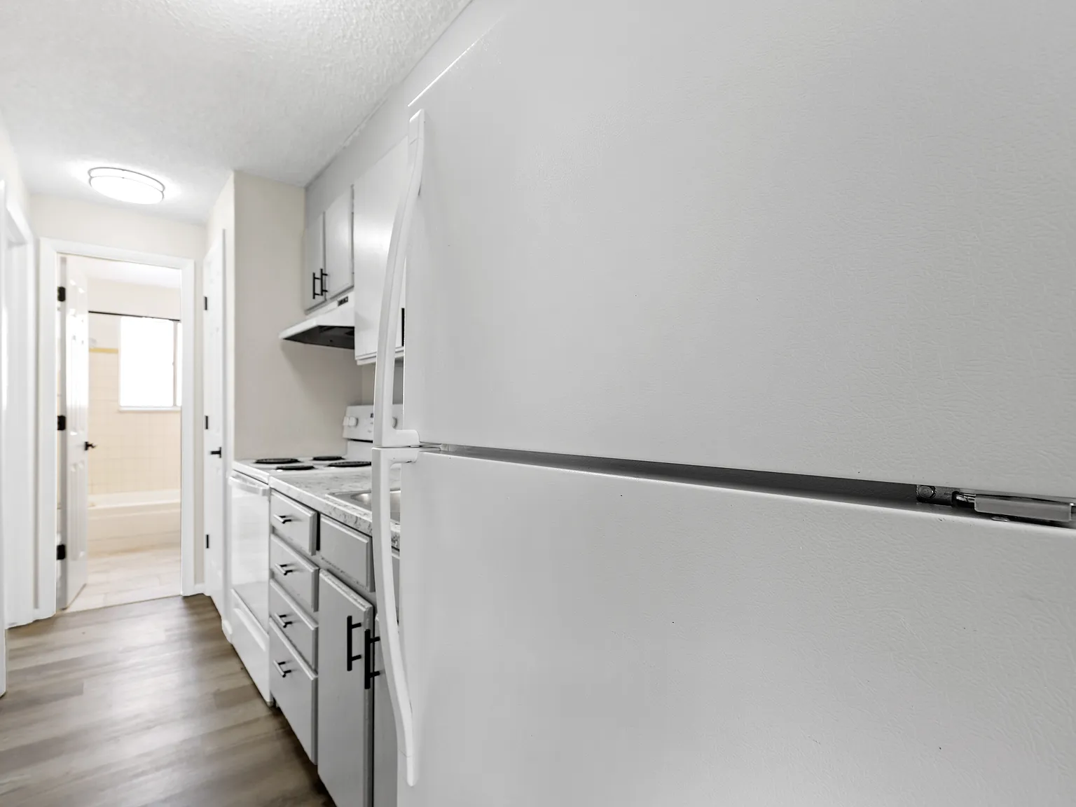Royal Chateau Apartments — Photo 4
