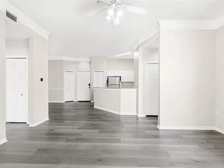 5160 Northridge Rd #301 — Photo 14