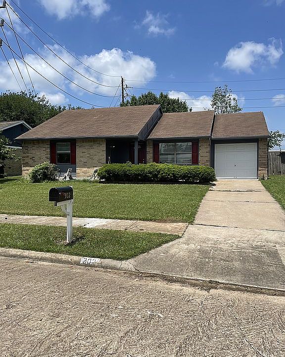 1st image of 302 Willoughby Dr