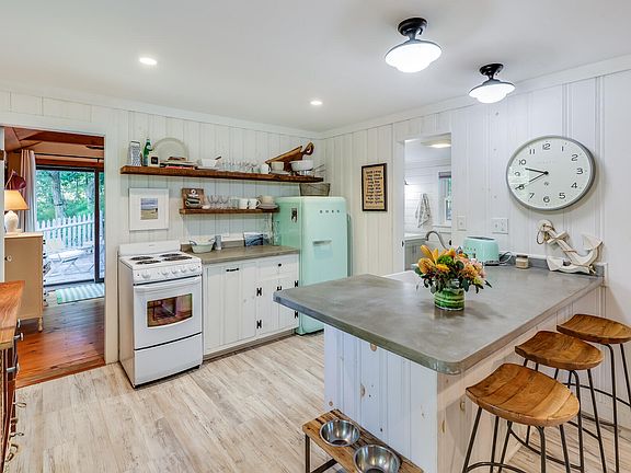 3rd image of 23 Long Pond Drive