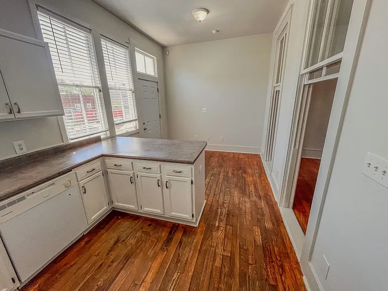 209 E Duffy St #A — Photo 9