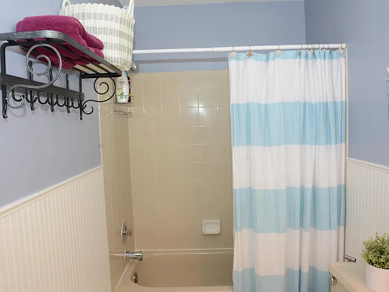 8811 Hawthorne Dr — Photo 34