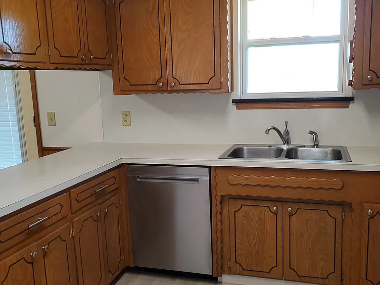 10904 N Lee Ave — Photo 5