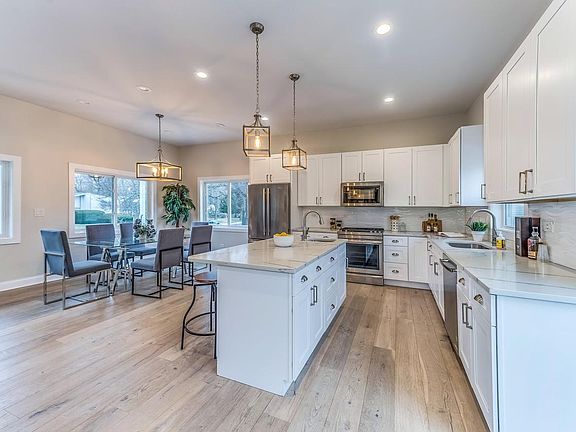3rd image of 1201 Dartmouth Ln