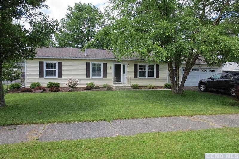 1st image of 8 Matthew Ln