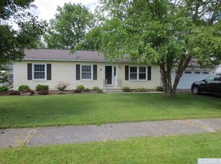 8 Matthew Ln, Coxsackie, NY 12051