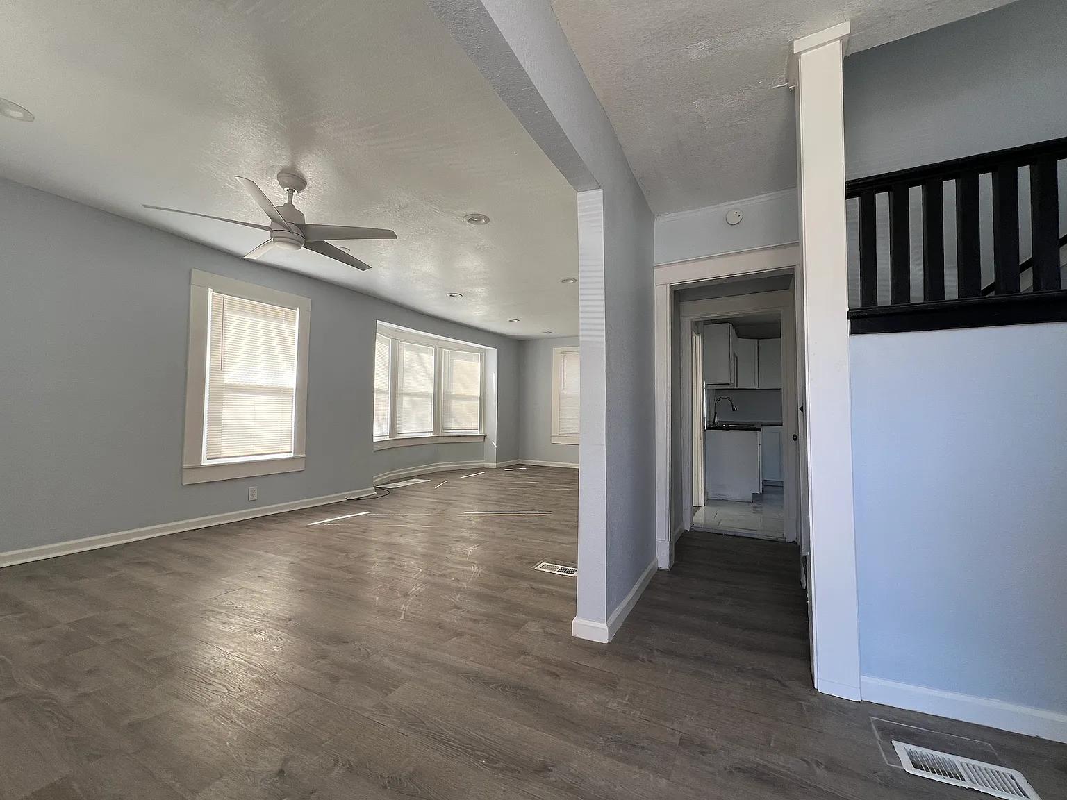 3 bed, 956 sqft, $1,245 — Photo 3