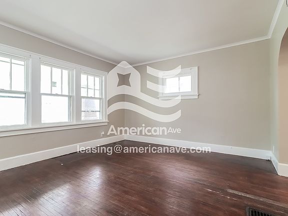 1250883_003_living_room_4.jpg