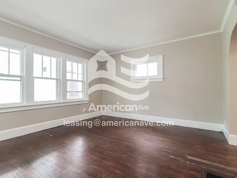 1250883_003_living_room_4.jpg