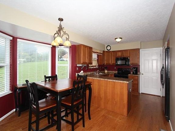 3rd image of 7411 Owl Creek Cir