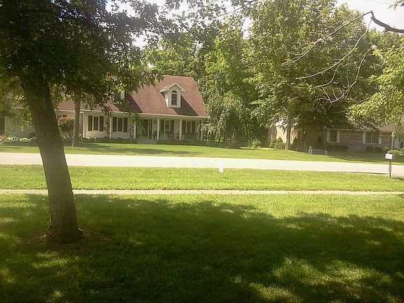 Neighbors house across stree