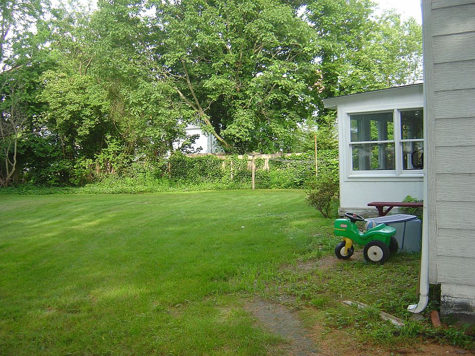 2nd image of 451 Everdell Ave