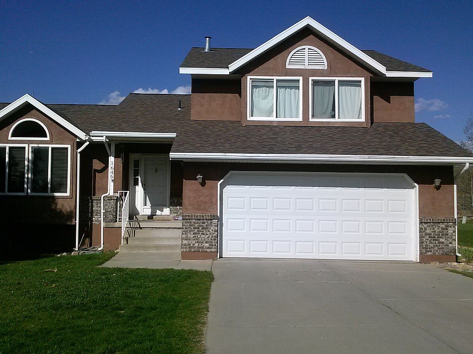 New roof. Brown stucco. Large yard on cul-de-sac and near b