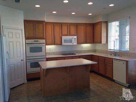 3rd image of 1323 Bayside Cir #70