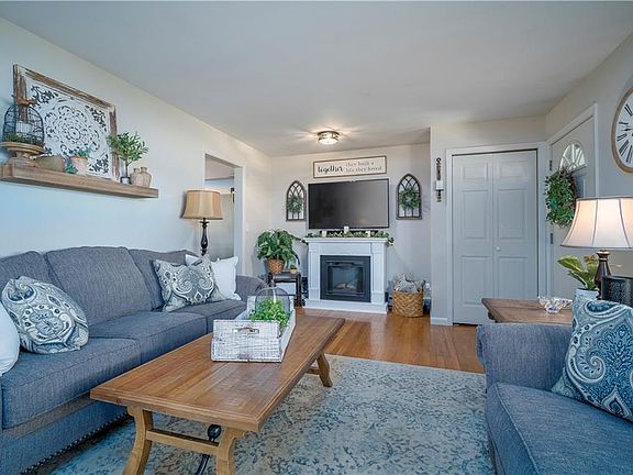 3rd image of 2912 Greenhurst Ave