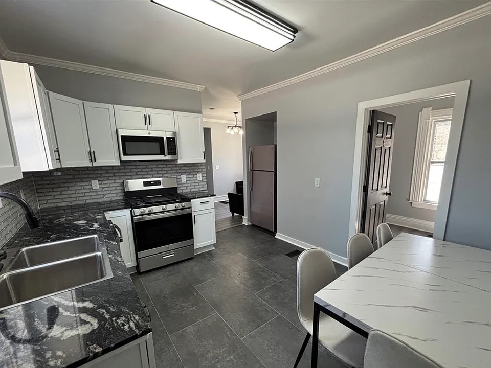 110 Westcott St #1