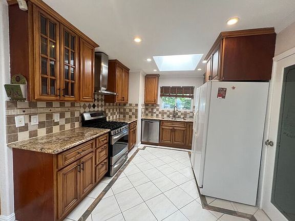 4th image of 788 Mahogany Ln