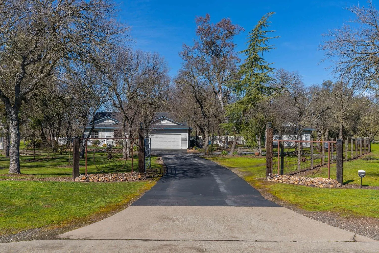 7146 Warren Rd photo 1