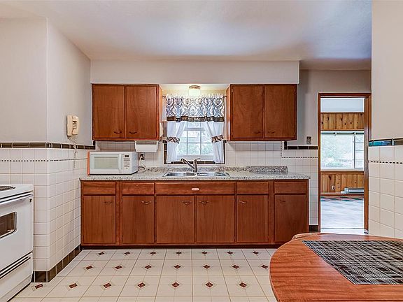 3rd image of 7511 Cheshire Ln