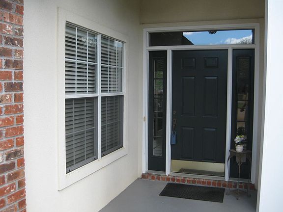2nd image of 817 W Deerfield Dr