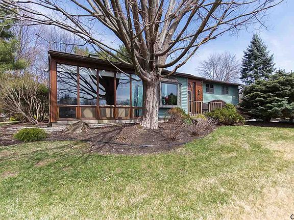 2nd image of 36 Piping Rock Cir