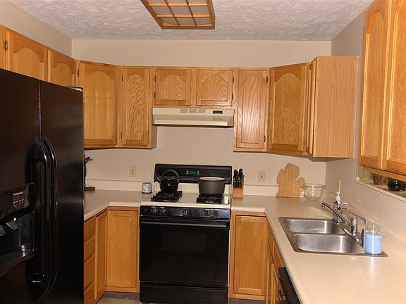 2nd image of 2485 Holland Cir