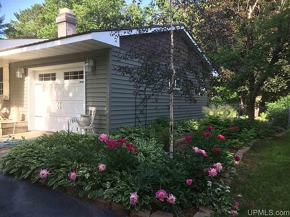 3rd image of 360 N River Dr