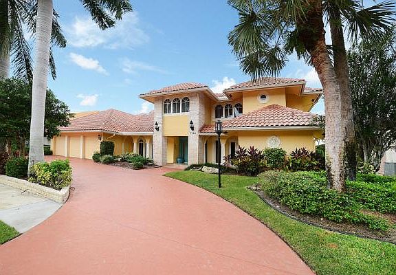 Home For Sale In Boca Grove