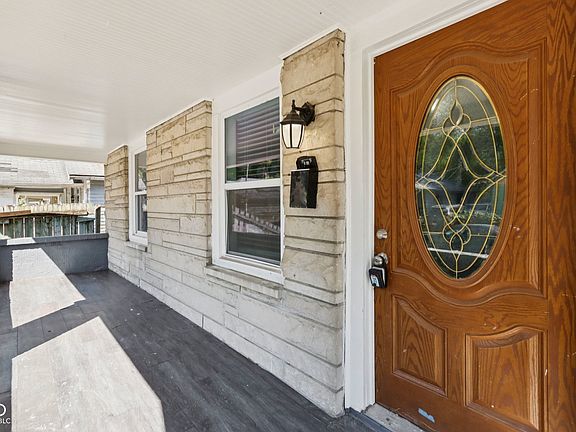 3rd image of 1105 Winfield Ave