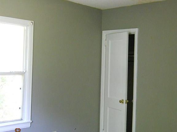 5th image of 704 W Lee St