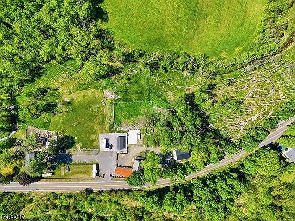 2nd image of 525 Hope-Blairstown Rd
