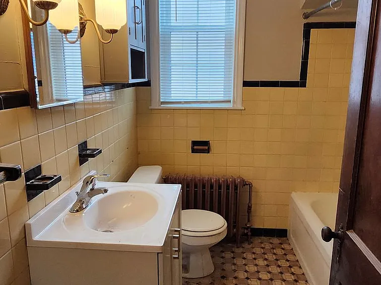 402 Grand Ave — Photo 10