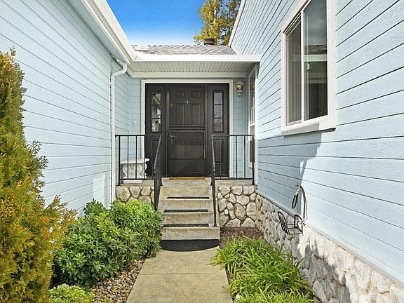 2nd image of 284 Paseo Bolivar