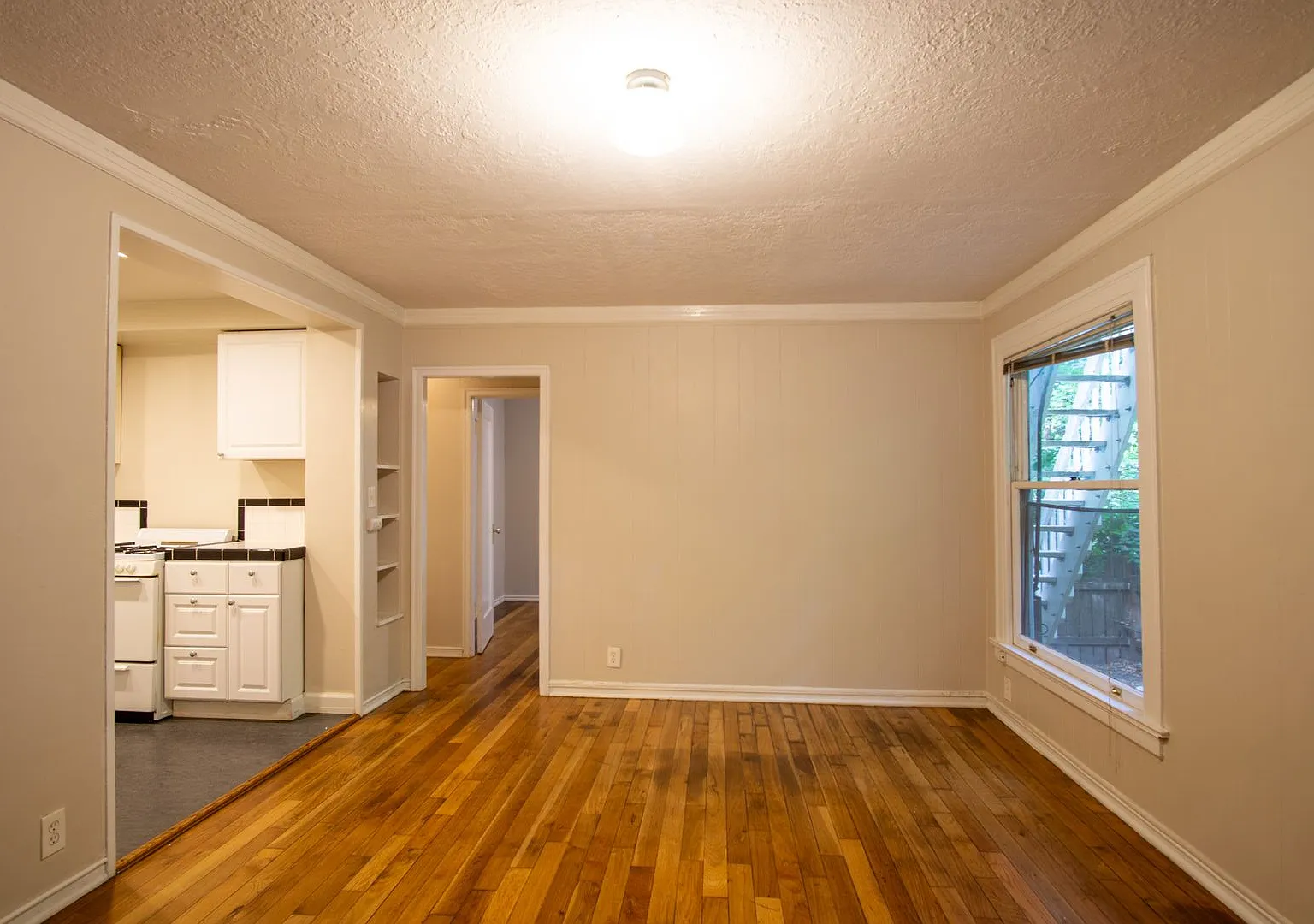 Beautiful Nob Hill 1-Bed w/Private Entry & Patio! — Photo 3