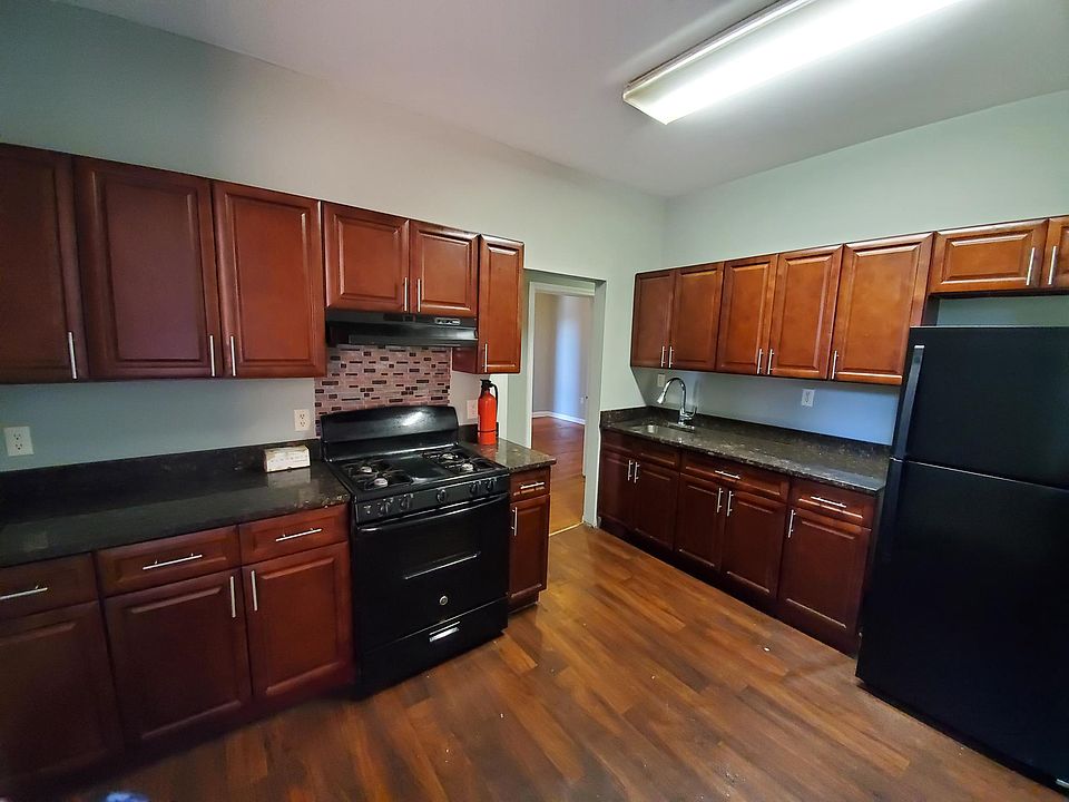 1st image of 150 Broad St #1