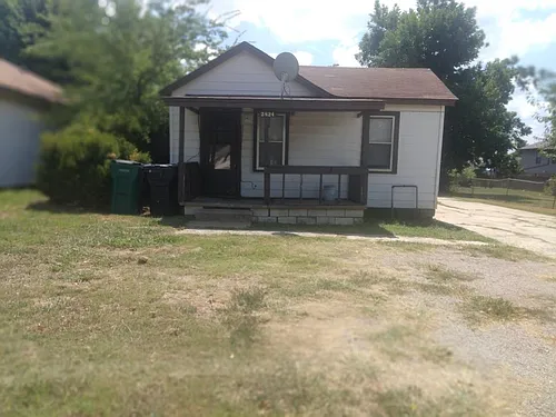 2824 SW Grand Blvd Photo 1