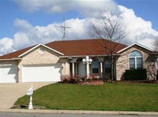 201 Windy Oak Dr, Hebron, IN 46341