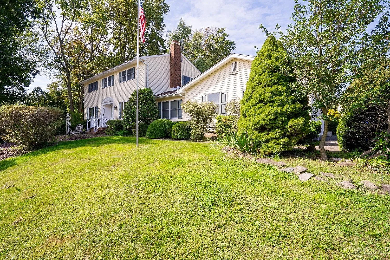 850 Hoover Dr photo 1