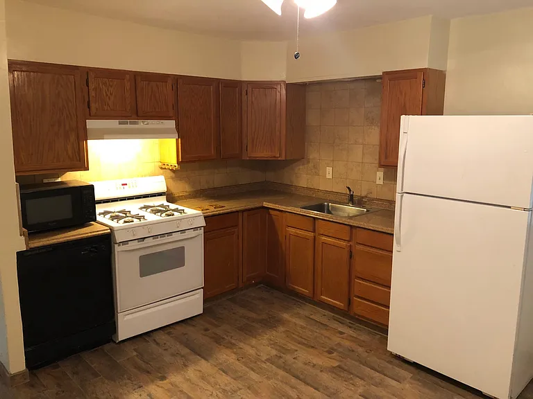 1419 E Hedrick Dr — Photo 7