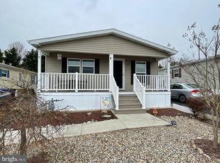 8 Baltimore Ave, Manahawkin, NJ 08050