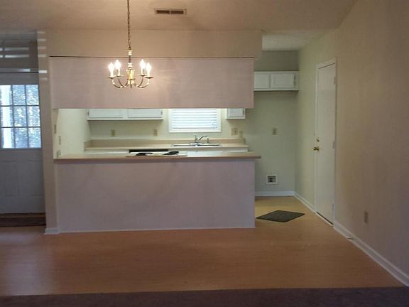 4th image of 318 Eastwood Lane