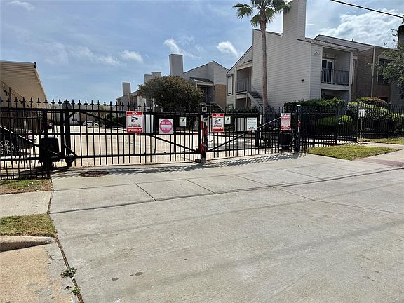 2nd image of 3220 69th St APT D3