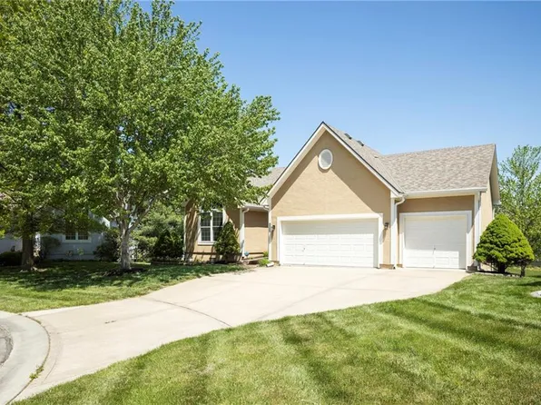 905 SW Lauren Ct, Lees Summit, MO 64081