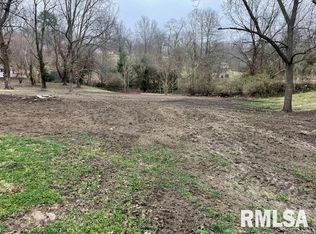 703 S Broad St, Carlinville, IL