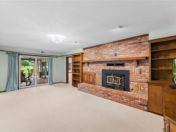 3rd image of 308 Canary Ln