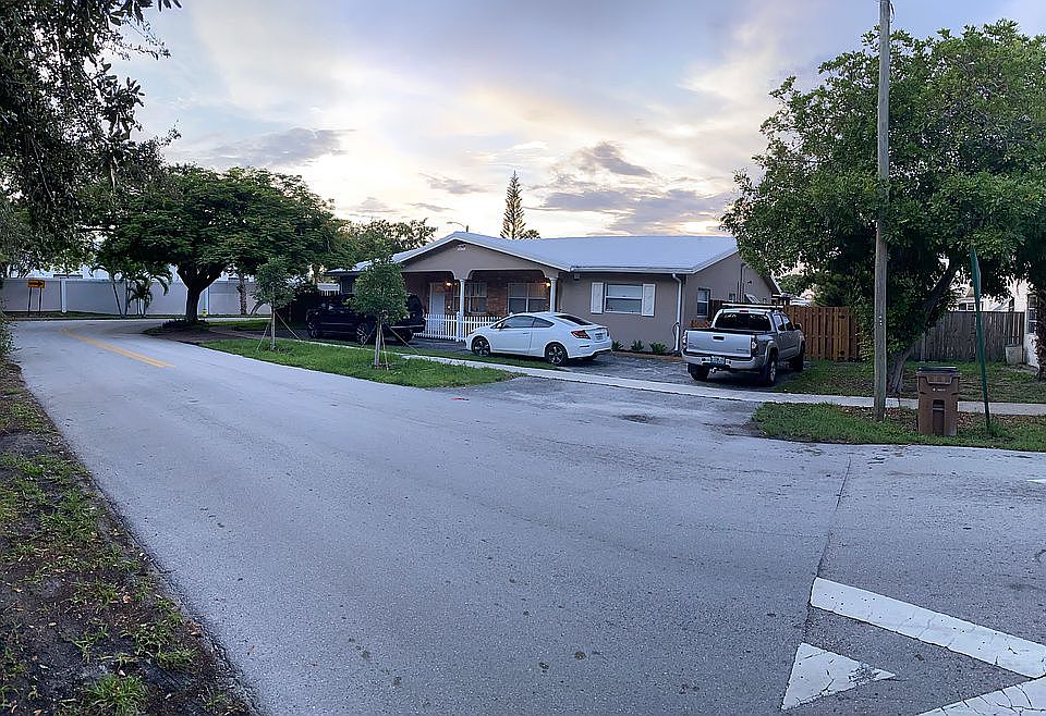 1st image of 1371 SE 6th Ave