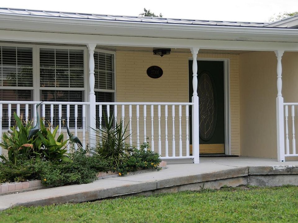 Front view of home